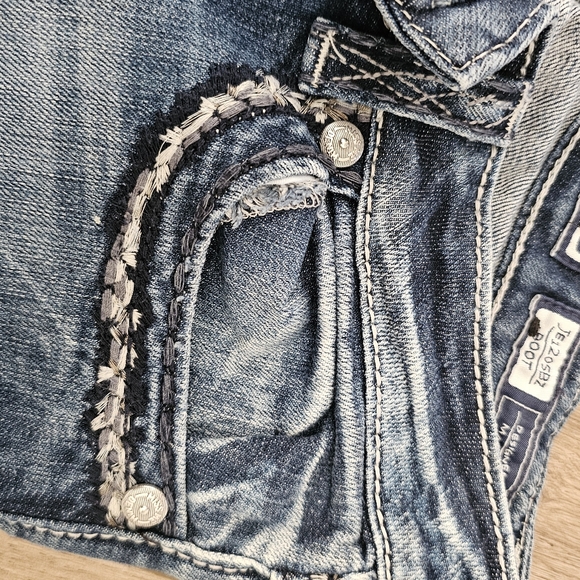 Vintage Miss Me Jeans – Timeless Style with Unique Character - Picture 2 of 8